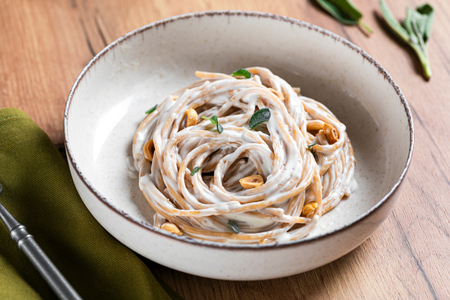 Massa avelã e queijo toma