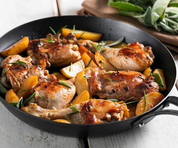 Frango e batatas na frigideira