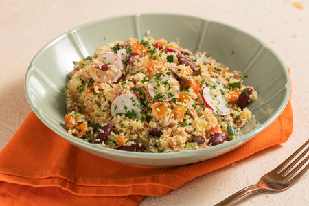 Cuscuz com legumes e atum