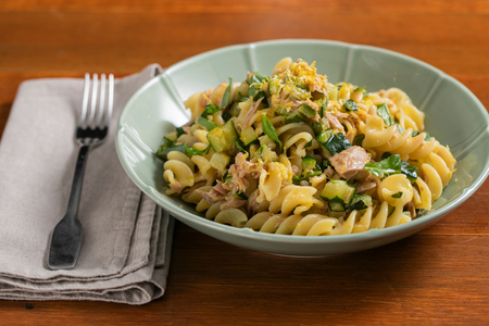 Massa fria com atum e abobrinha