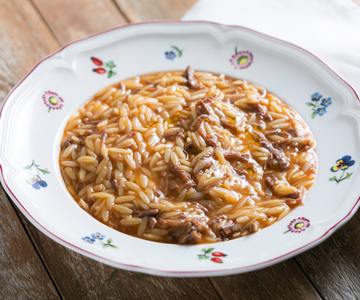 Massinha em caldo de carne