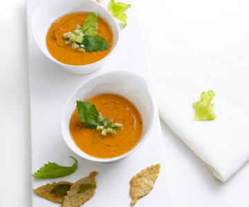Salmorejo com cracker de aipo