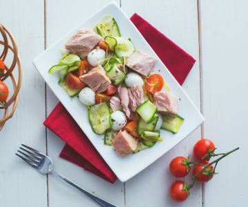 Carpaccio de abobrinha com atum