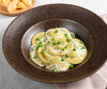 Ravioli de ervilha com fonduta de gorgonzola