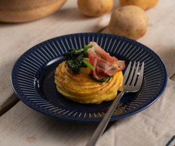 Ninhos de batata duquesa com folhas de nabo