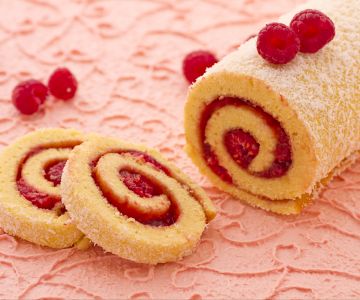 Rolo de framboesa e coco