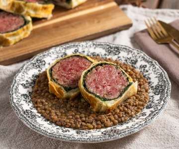 Cotechino em massa folhada com lentilhas
