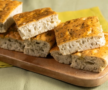 Focaccia sem glúten com ervas aromáticas