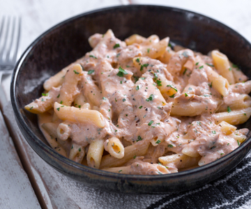 Penne ao molho cremoso com atum
