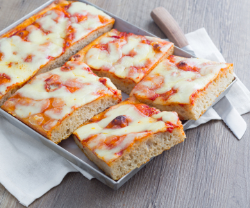 Pizza de tabuleiro com fermento natural