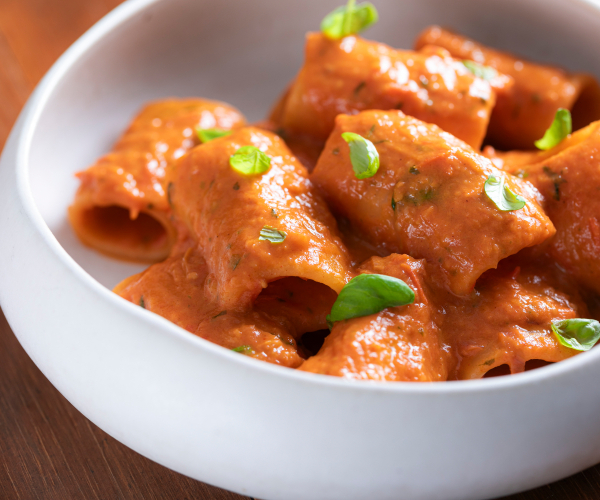 Massa ao molho de tomate cremoso