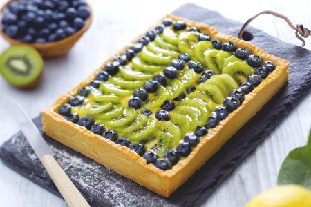 Torta de kiwi e mirtilos