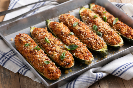 Abobrinhas recheadas vegetarianas