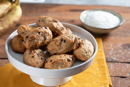 Biscoitos com bananas maduras