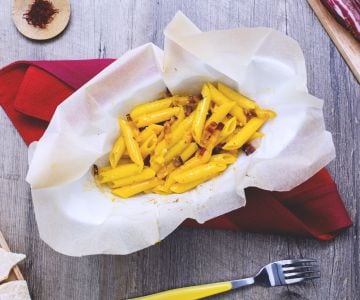 Penne ao açafrão no papillote