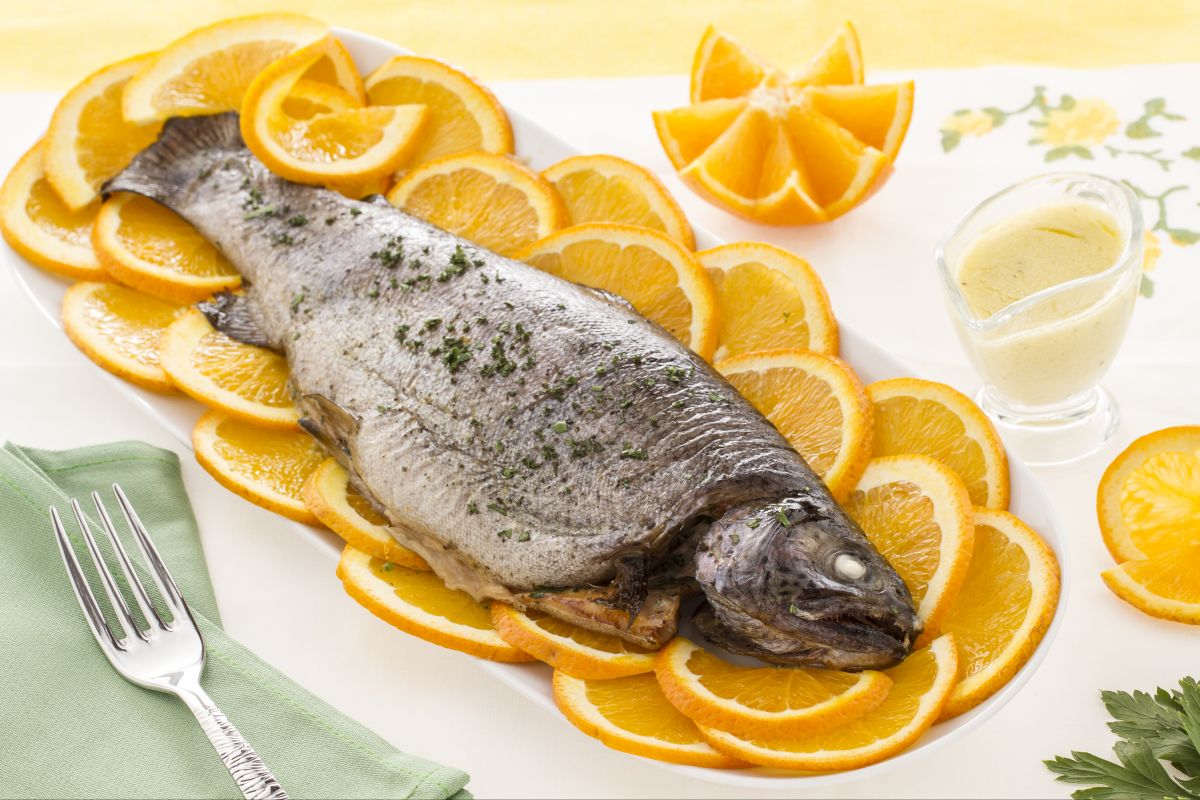 Truta salmonada à laranja