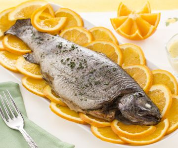 Truta salmonada à laranja