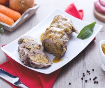 Paleta de cordeiro recheada à toscana