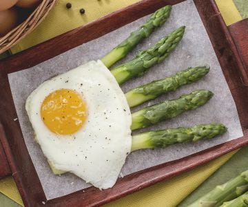 Aspargos à milanesa