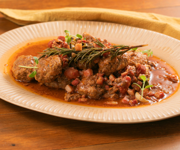 Almôndegas no molho de tomate