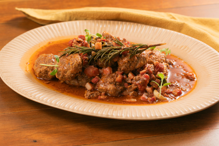 Almôndegas no molho de tomate