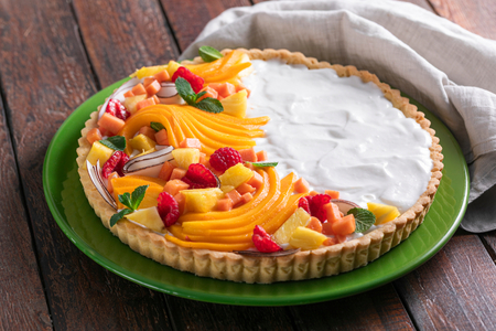 Torta de frutas tropicais