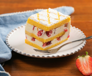 Bolo de morango com chocolate branco