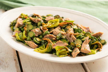 Abobrinha com atum na frigideira