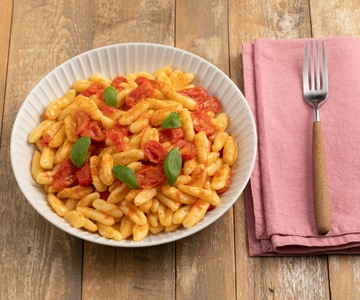 Cavatelli com bottarga e tomatinhos