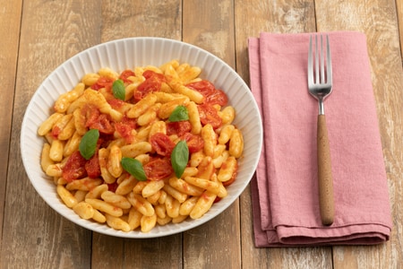 Cavatelli com bottarga e tomatinhos