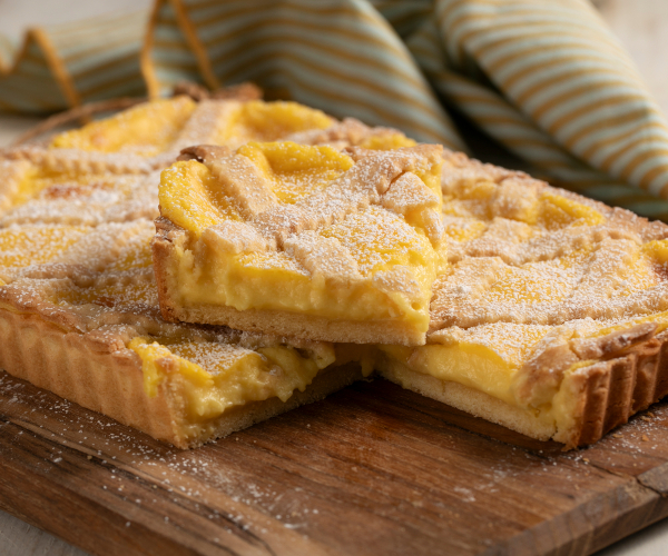 Torta de limão com creme e massa crocante