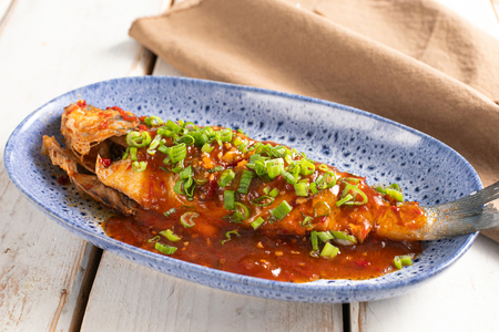 Robalo agridoce e picante