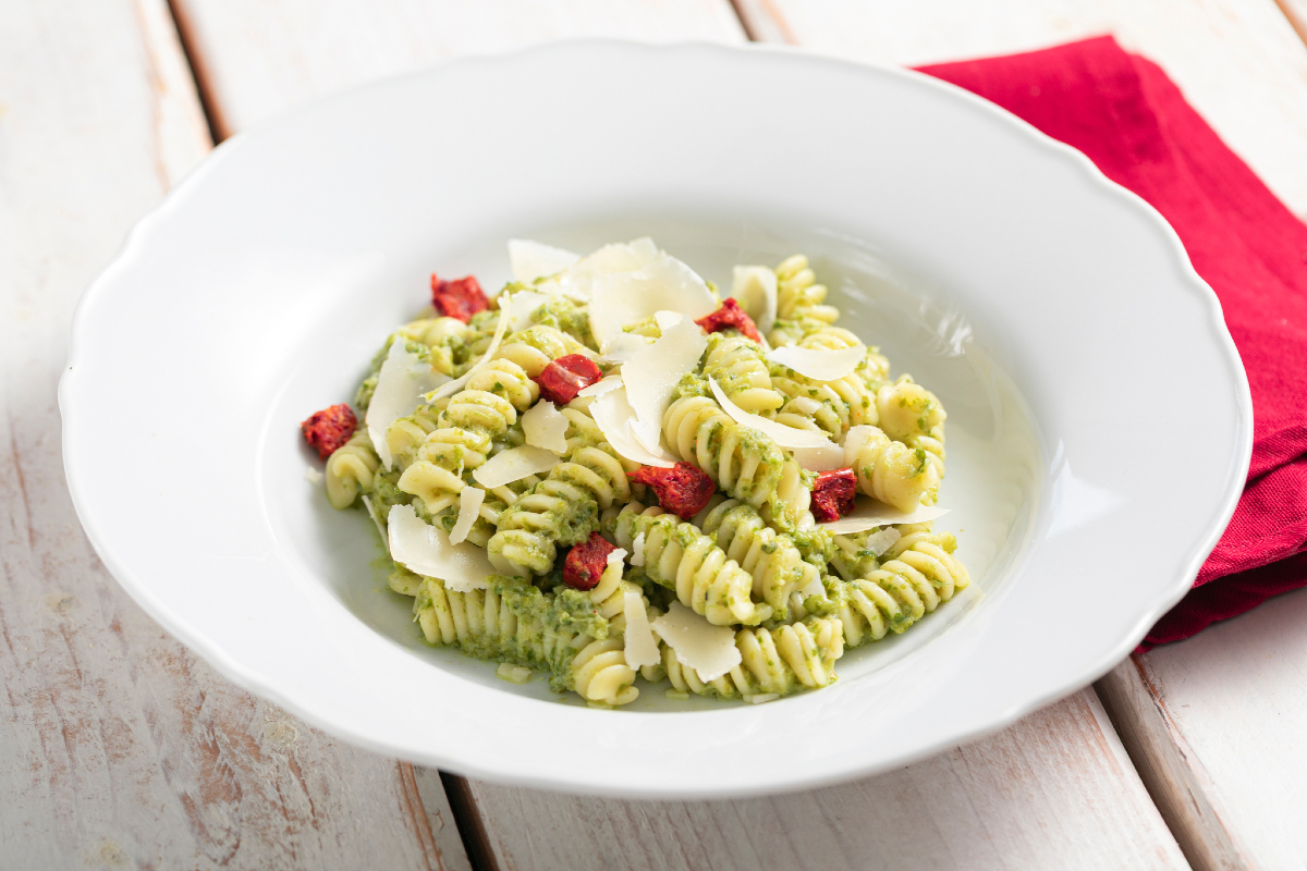 Macarrão com creme de escarola e nduja
