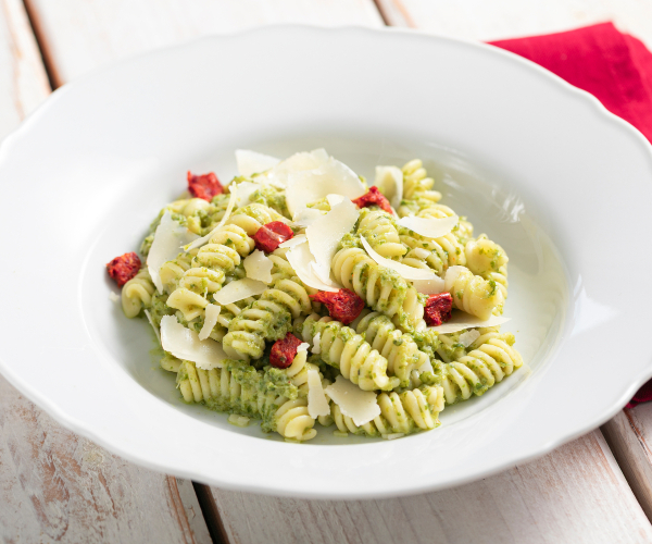 Macarrão com creme de escarola e nduja