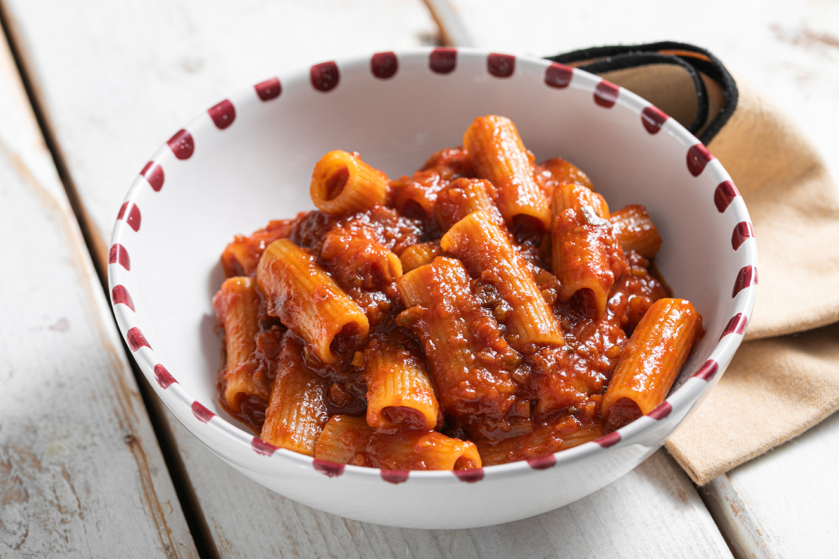 Macarrão com ragu de berinjela