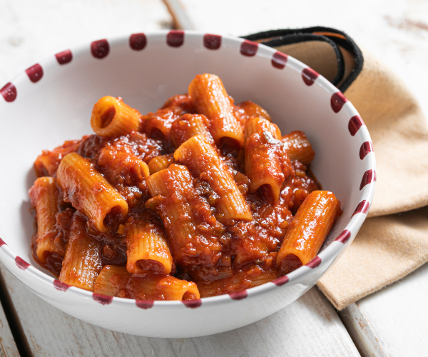 Macarrão com ragu de berinjela