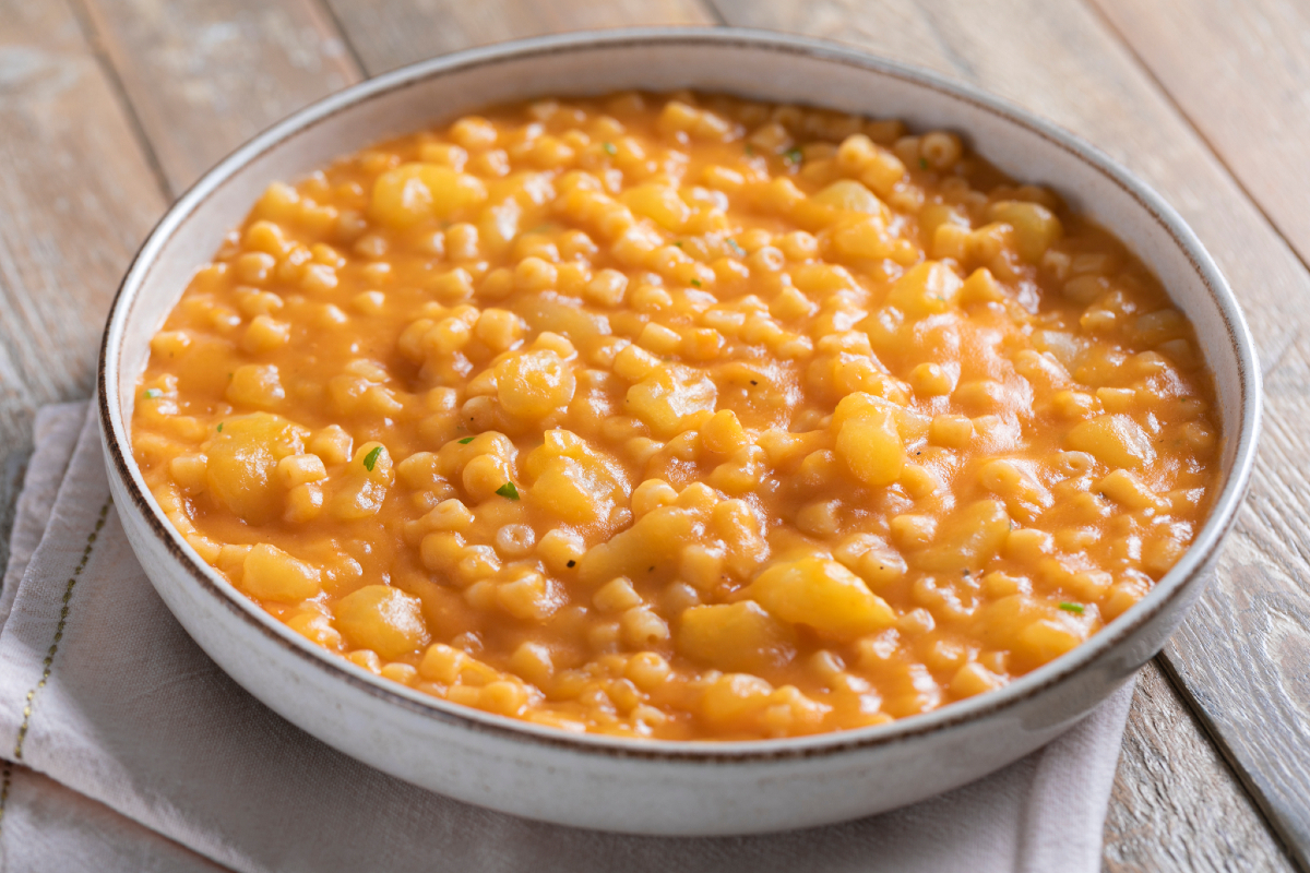 Macarrão com batatas e provola