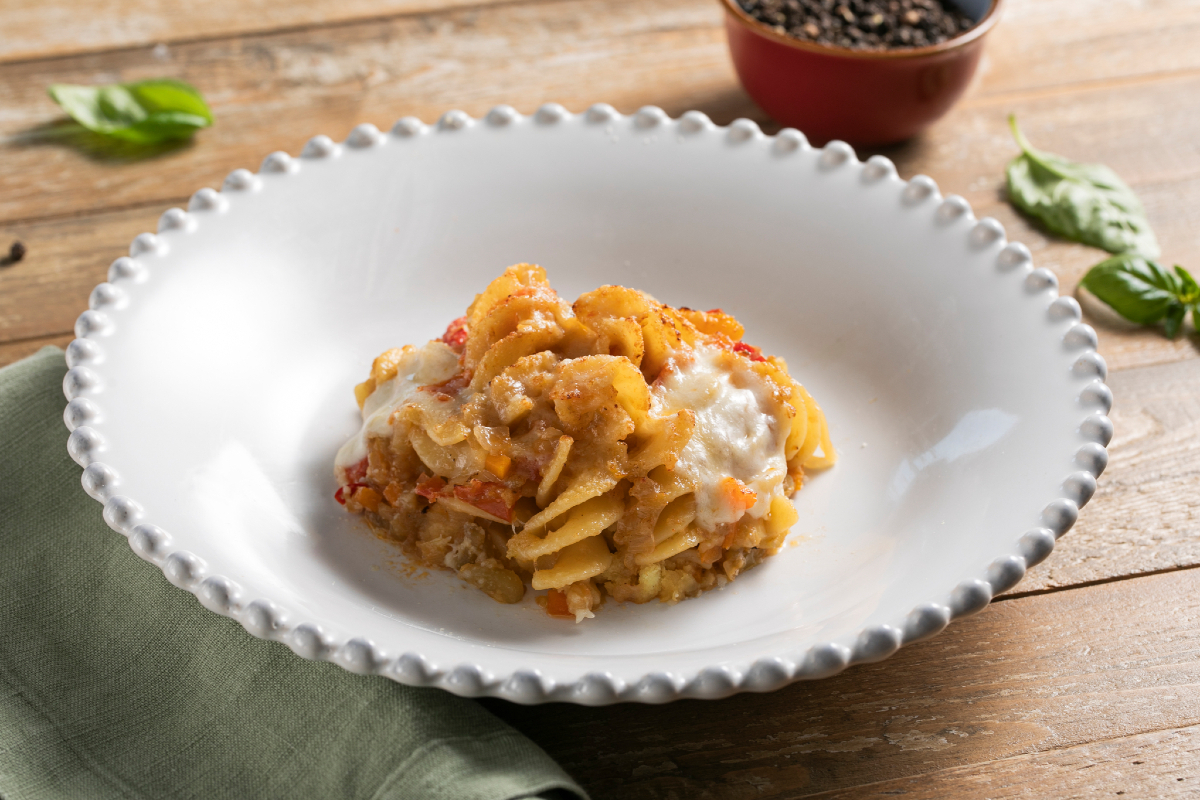 Macarrão gratinado com ragu de legumes