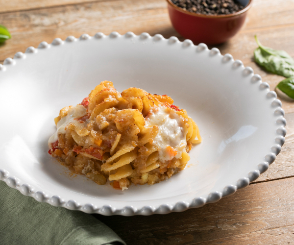 Macarrão gratinado com ragu de legumes
