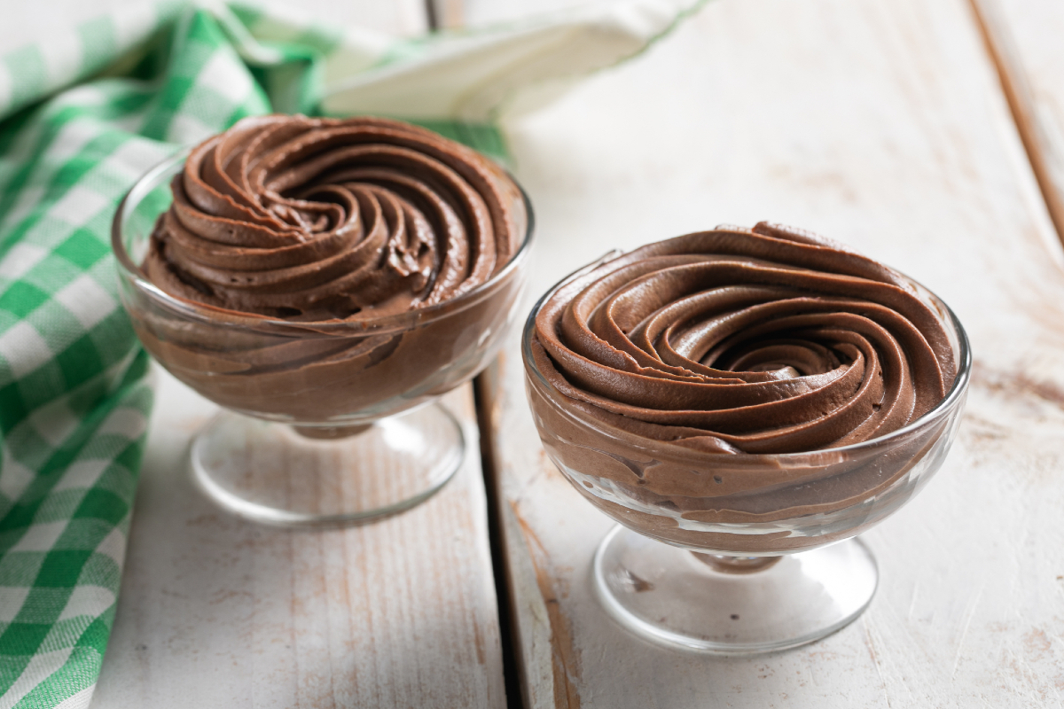 Mousse rápida de chocolate meio amargo
