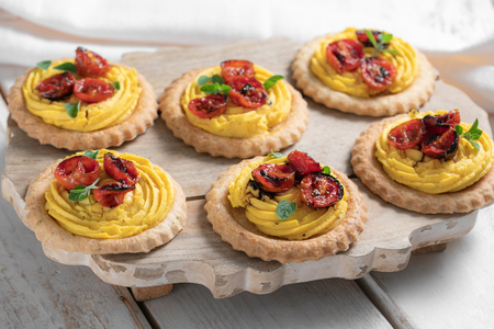Tortinhas salgadas de tomate