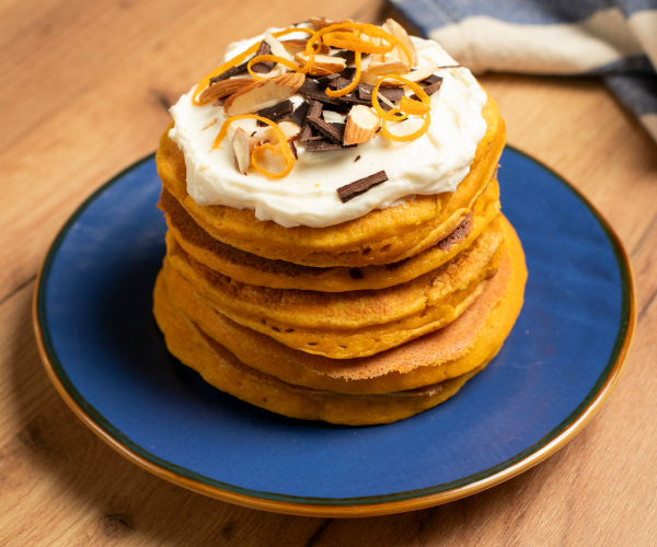 Panqueca de cenoura com cream cheese