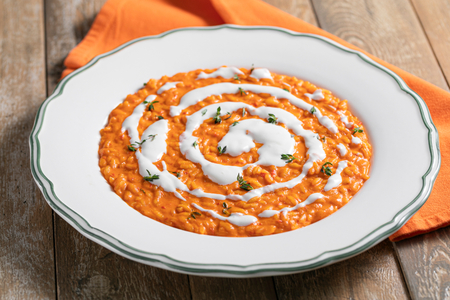 Risoto de pimentão vermelho e robiola
