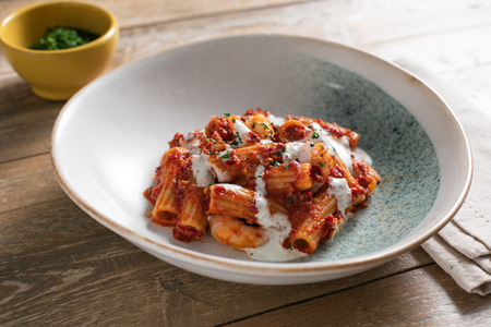 Massa integral com nduja, mazzancolle e stracciatella