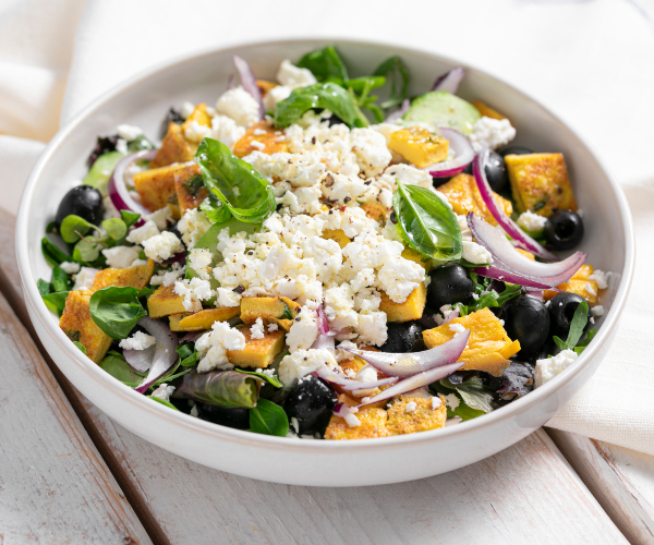 Salada grega com frittata