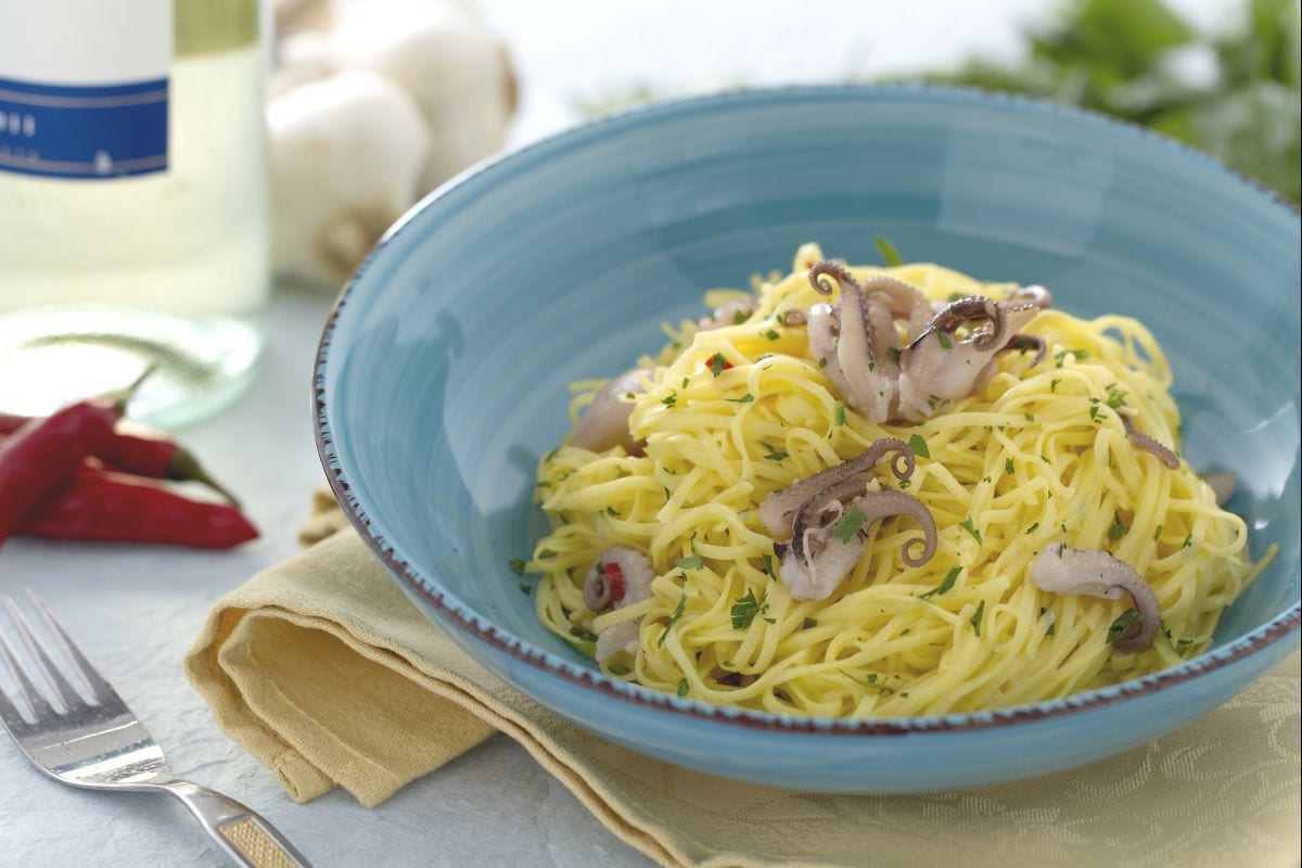 Tagliolini com polvo pequeno