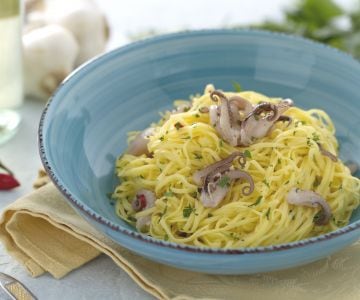 Tagliolini com polvo pequeno