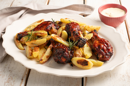 Coxas de frango na airfryer com molho barbecue
