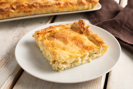 Torta de massa folhada com maçã e ricota