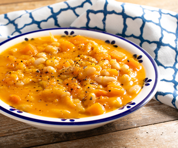 Sopa de abóbora e feijão